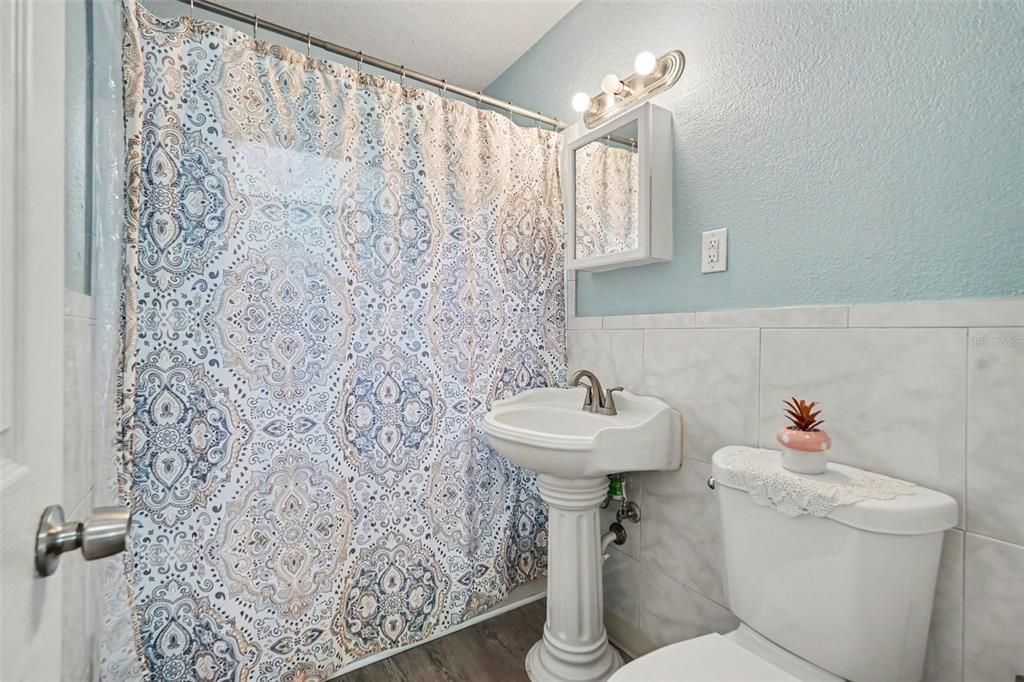 For Sale: $235,000 (3 beds, 2 baths, 1385 Square Feet)