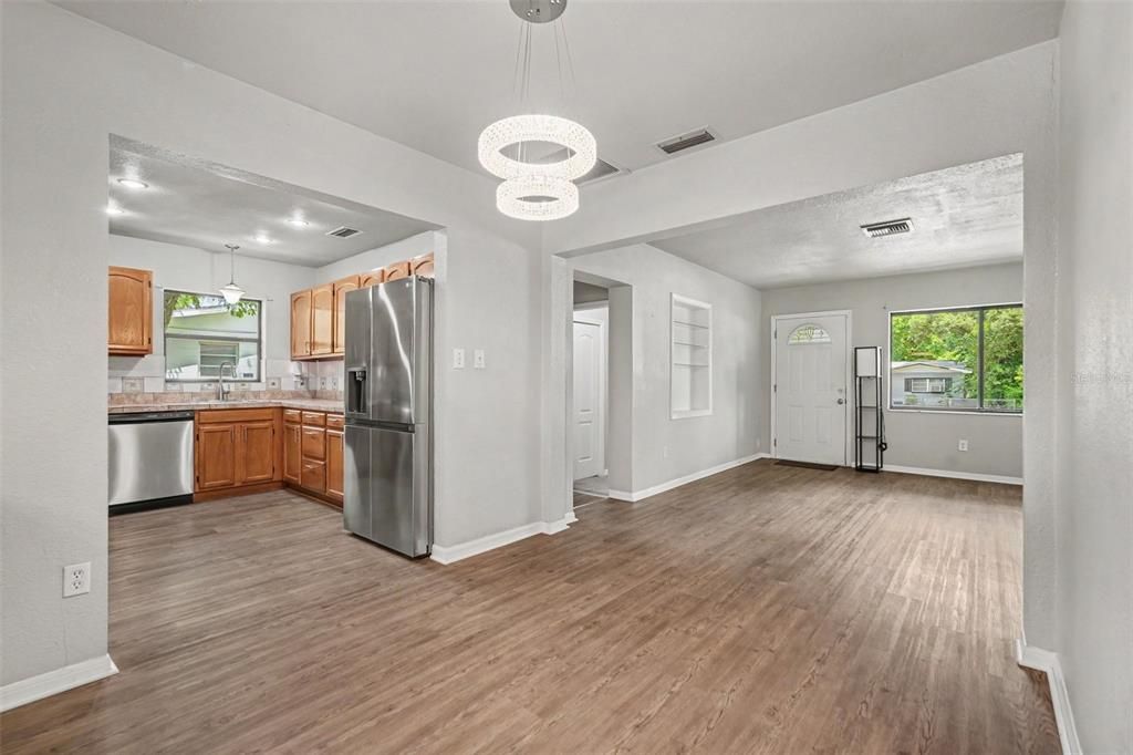For Sale: $235,000 (3 beds, 2 baths, 1385 Square Feet)
