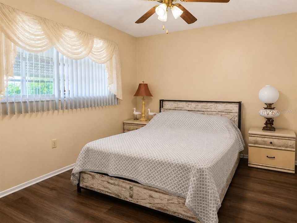 For Sale: $140,000 (2 beds, 2 baths, 1044 Square Feet)