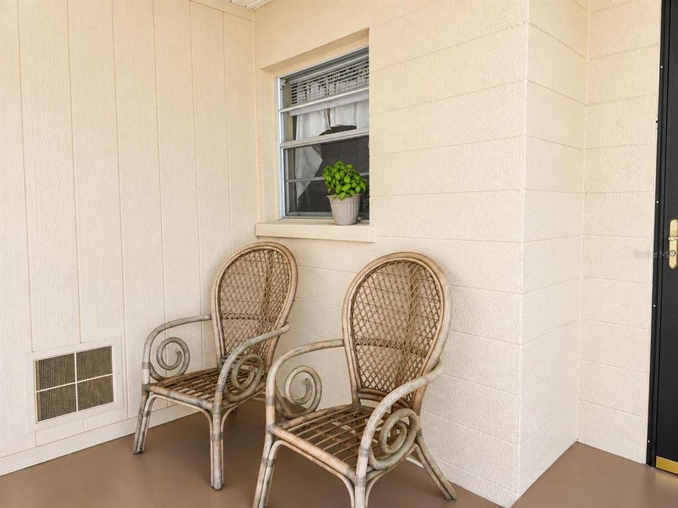 For Sale: $140,000 (2 beds, 2 baths, 1044 Square Feet)