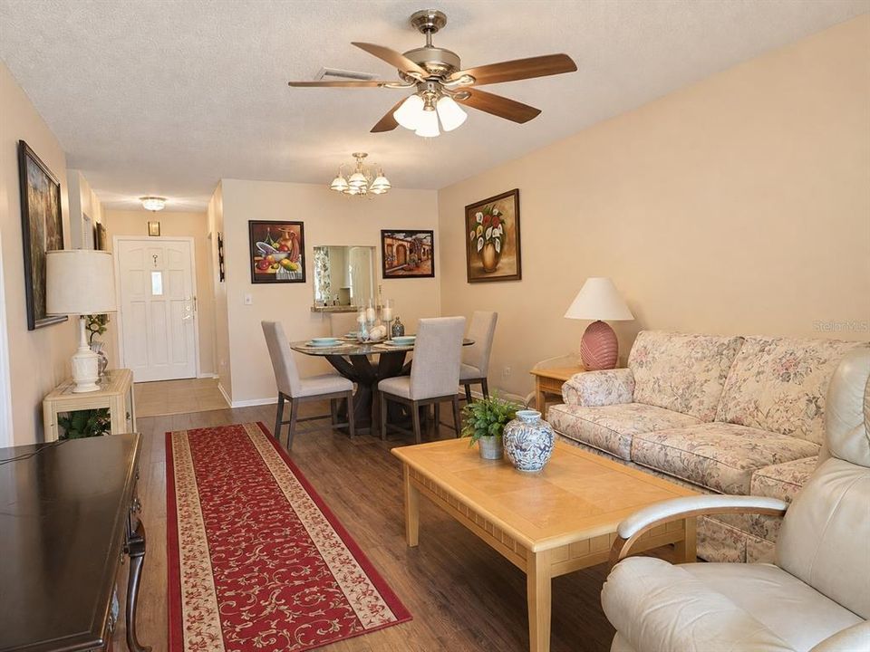 For Sale: $140,000 (2 beds, 2 baths, 1044 Square Feet)