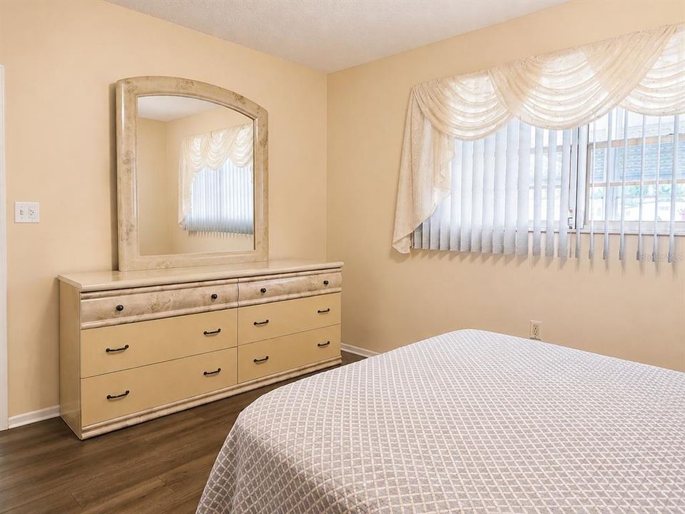 For Sale: $140,000 (2 beds, 2 baths, 1044 Square Feet)