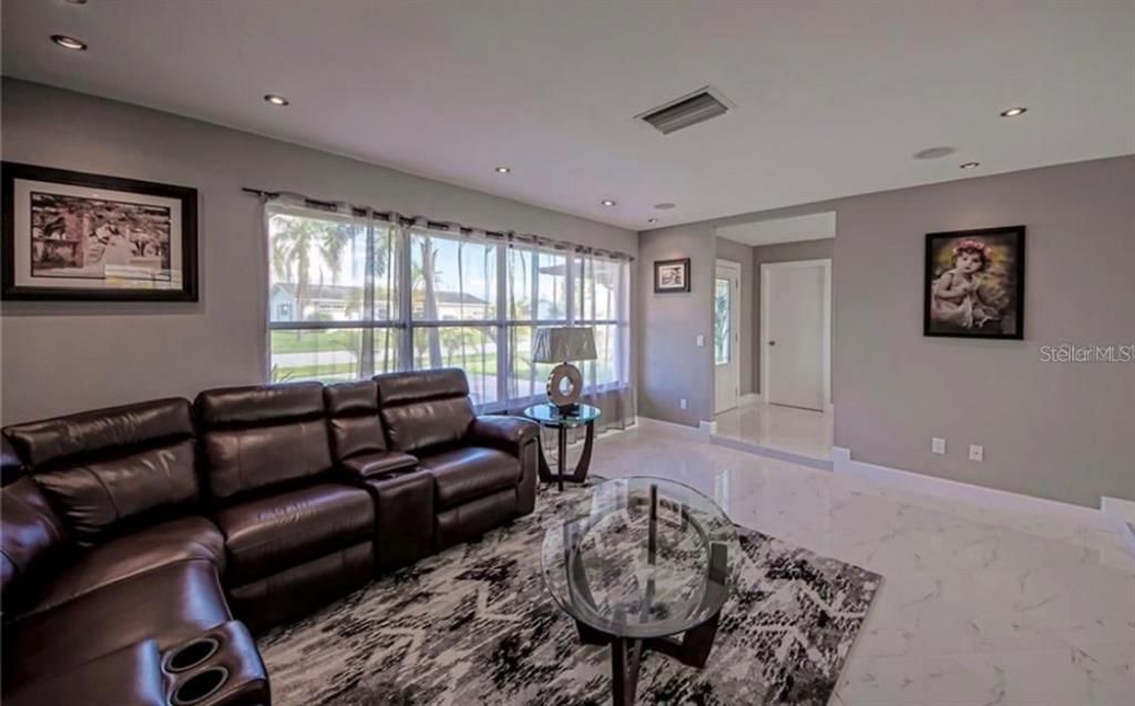 For Sale: $359,000 (4 beds, 2 baths, 1797 Square Feet)