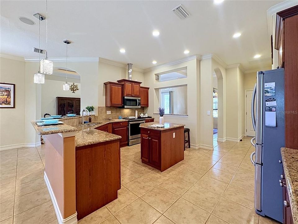 For Sale: $825,000 (4 beds, 3 baths, 3061 Square Feet)