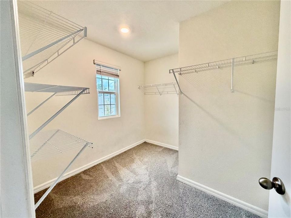 For Sale: $395,000 (5 beds, 3 baths, 2342 Square Feet)