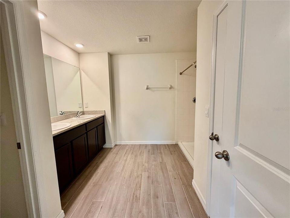 For Sale: $395,000 (5 beds, 3 baths, 2342 Square Feet)