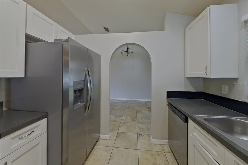 В аренду: $1,899 (4 спален, 2 ванн, 1781 Квадратных фут)