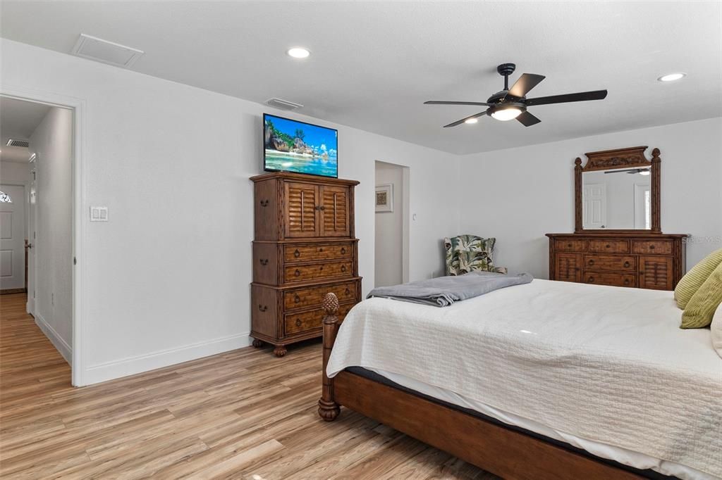 For Sale: $349,000 (2 beds, 2 baths, 1522 Square Feet)