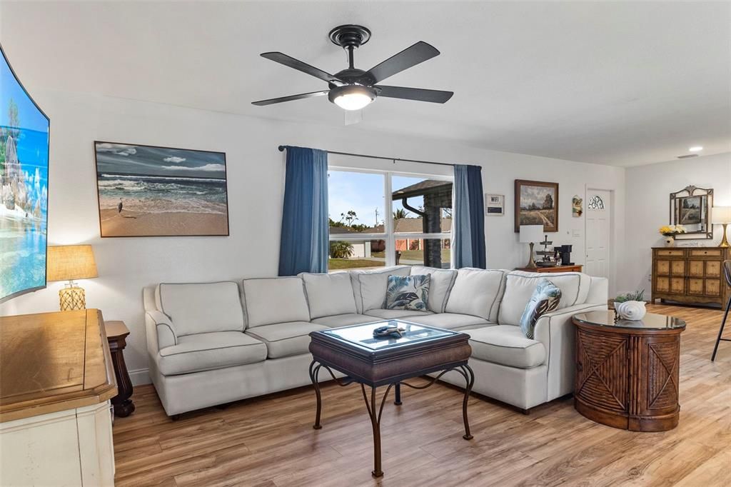 For Sale: $349,000 (2 beds, 2 baths, 1522 Square Feet)