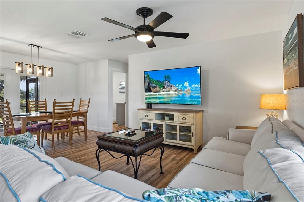 For Sale: $349,000 (2 beds, 2 baths, 1522 Square Feet)