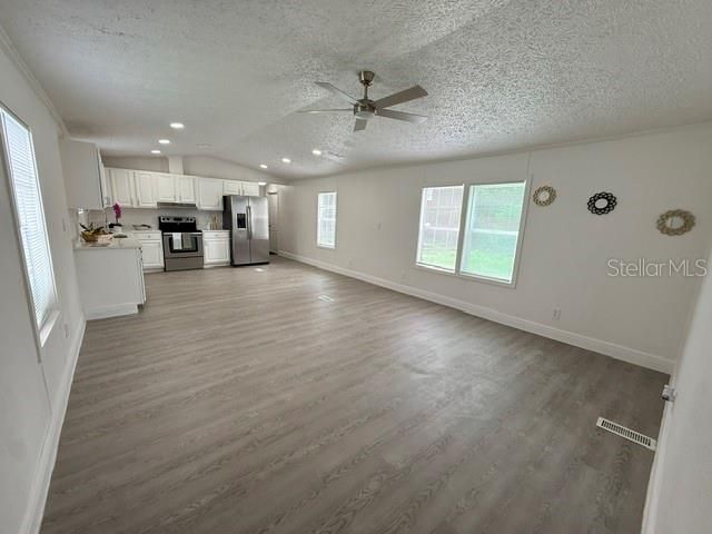 For Sale: $189,000 (3 beds, 2 baths, 1216 Square Feet)