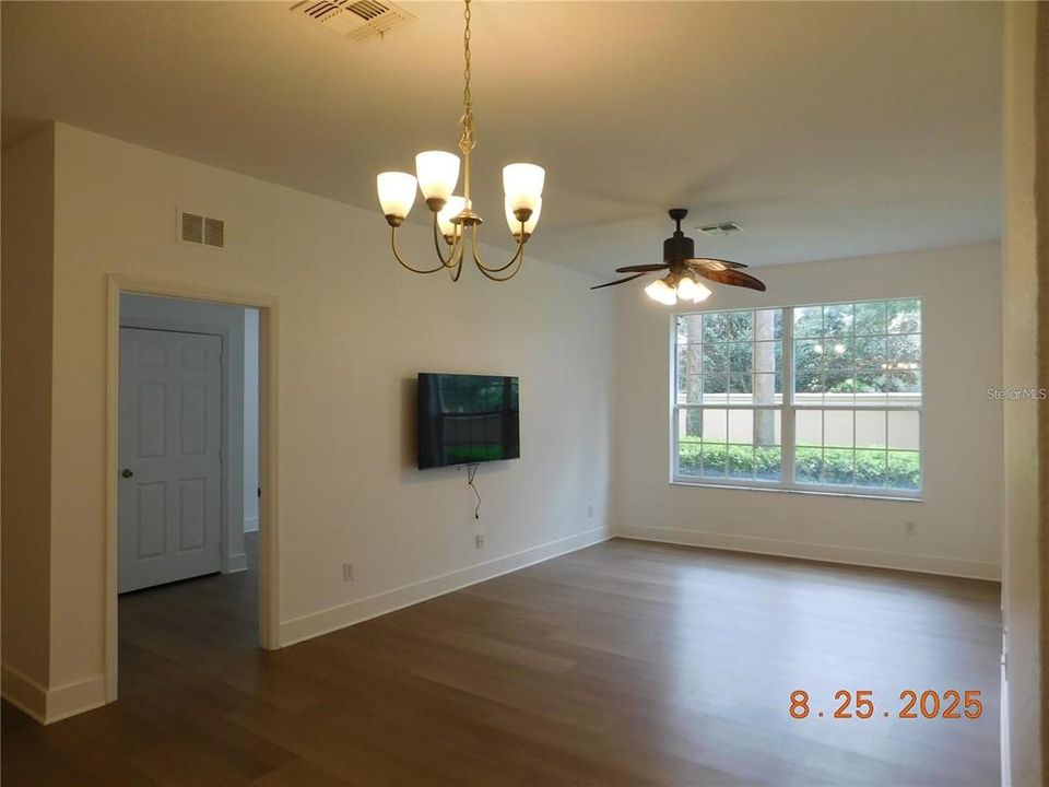 For Rent: $2,255 (3 beds, 2 baths, 1408 Square Feet)
