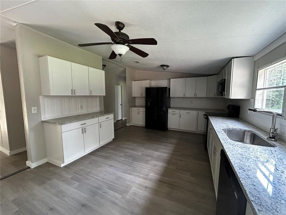 En Venta: $370,000 (3 camas, 2 baños, 2052 Pies cuadrados)