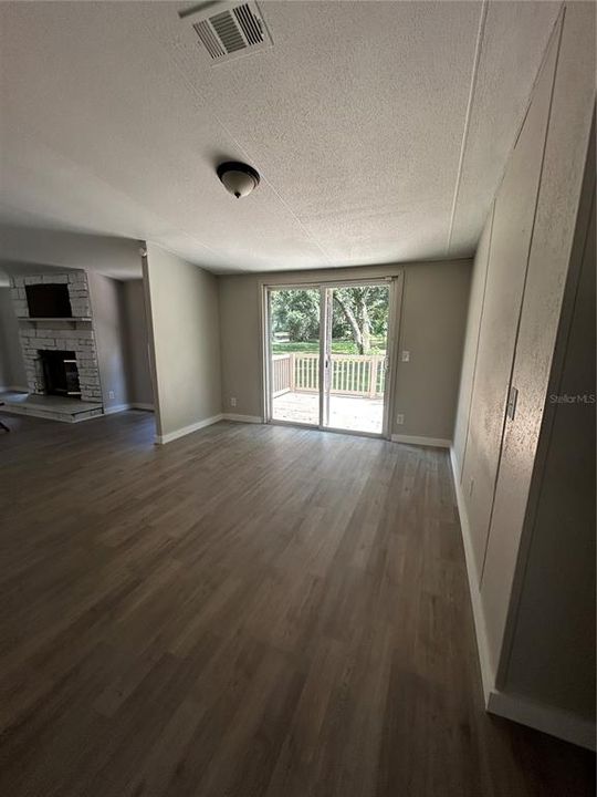 En Venta: $370,000 (3 camas, 2 baños, 2052 Pies cuadrados)
