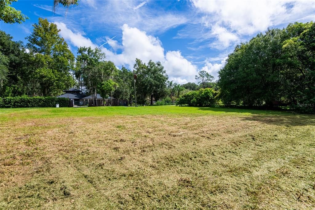 На продажу: $135,000 (1.43 acres)