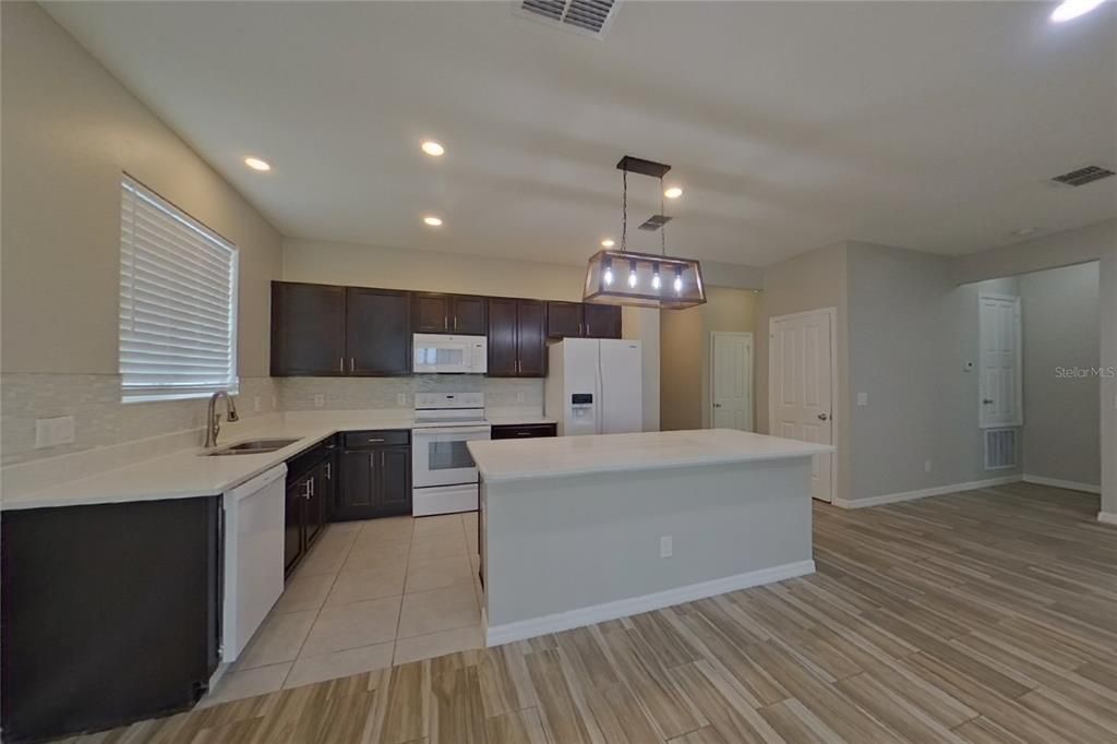 For Rent: $2,049 (3 beds, 2 baths, 1558 Square Feet)