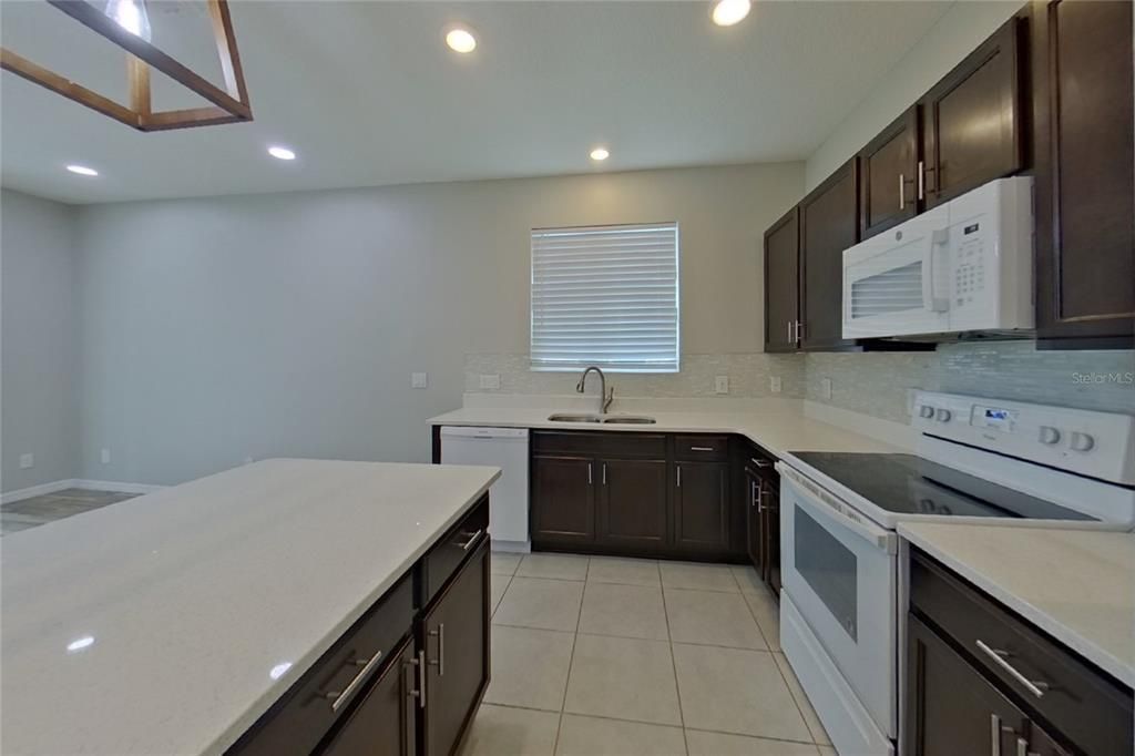 For Rent: $2,049 (3 beds, 2 baths, 1558 Square Feet)