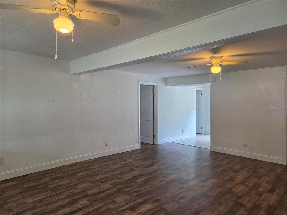 For Rent: $1,700 (3 beds, 1 baths, 980 Square Feet)