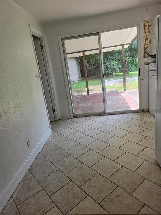 For Rent: $1,700 (3 beds, 1 baths, 980 Square Feet)