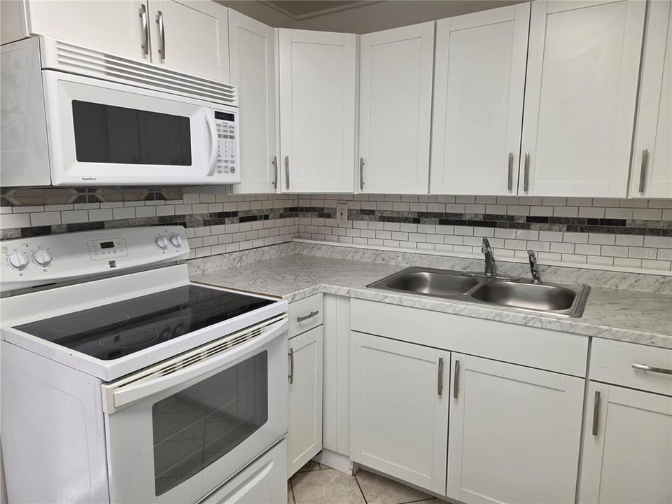 For Rent: $1,700 (3 beds, 1 baths, 980 Square Feet)