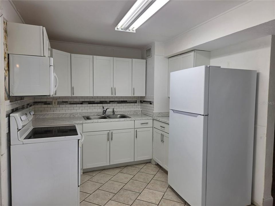 For Rent: $1,700 (3 beds, 1 baths, 980 Square Feet)