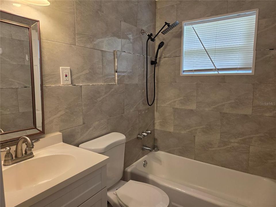 For Rent: $1,700 (3 beds, 1 baths, 980 Square Feet)