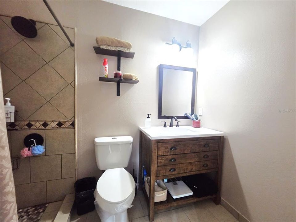 For Sale: $229,900 (2 beds, 2 baths, 946 Square Feet)