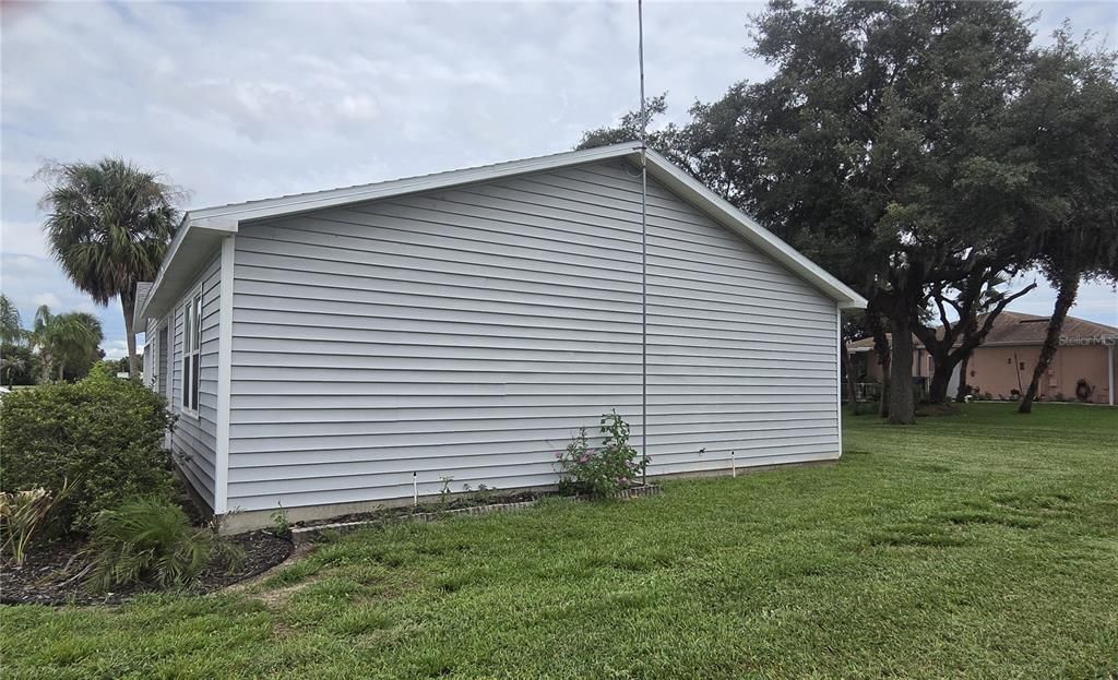 For Sale: $229,900 (2 beds, 2 baths, 946 Square Feet)