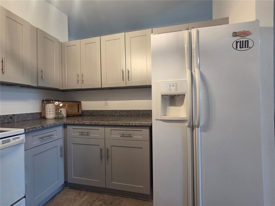 For Sale: $229,900 (2 beds, 2 baths, 946 Square Feet)