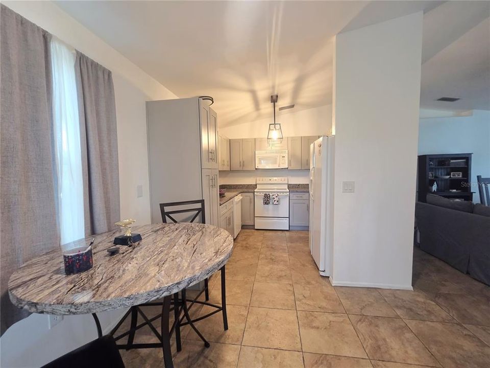For Sale: $229,900 (2 beds, 2 baths, 946 Square Feet)