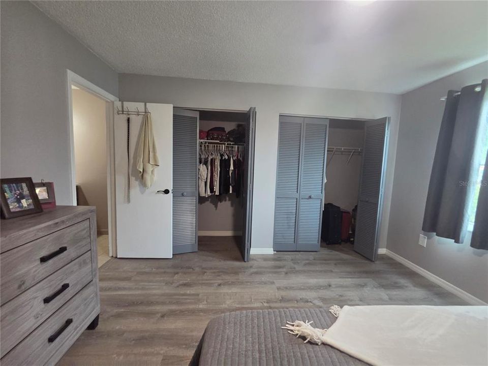 For Sale: $229,900 (2 beds, 2 baths, 946 Square Feet)