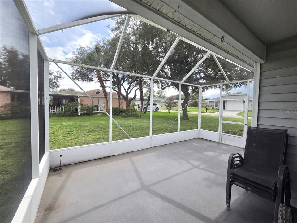 For Sale: $229,900 (2 beds, 2 baths, 946 Square Feet)