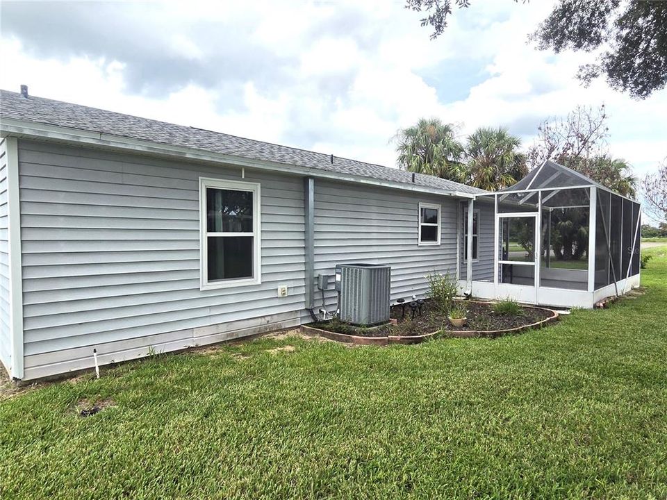 For Sale: $229,900 (2 beds, 2 baths, 946 Square Feet)