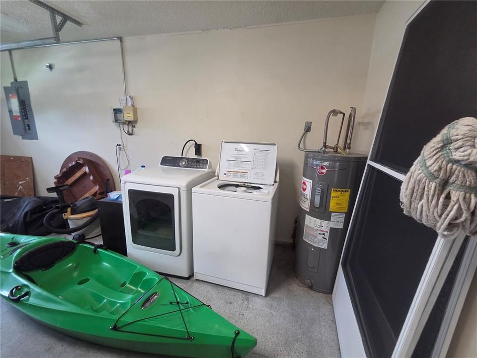 For Sale: $229,900 (2 beds, 2 baths, 946 Square Feet)