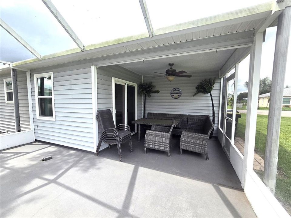 For Sale: $229,900 (2 beds, 2 baths, 946 Square Feet)