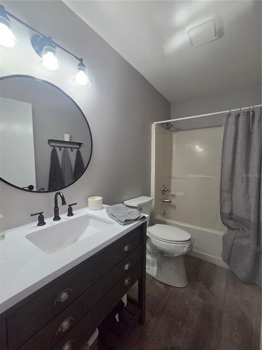For Sale: $229,900 (2 beds, 2 baths, 946 Square Feet)