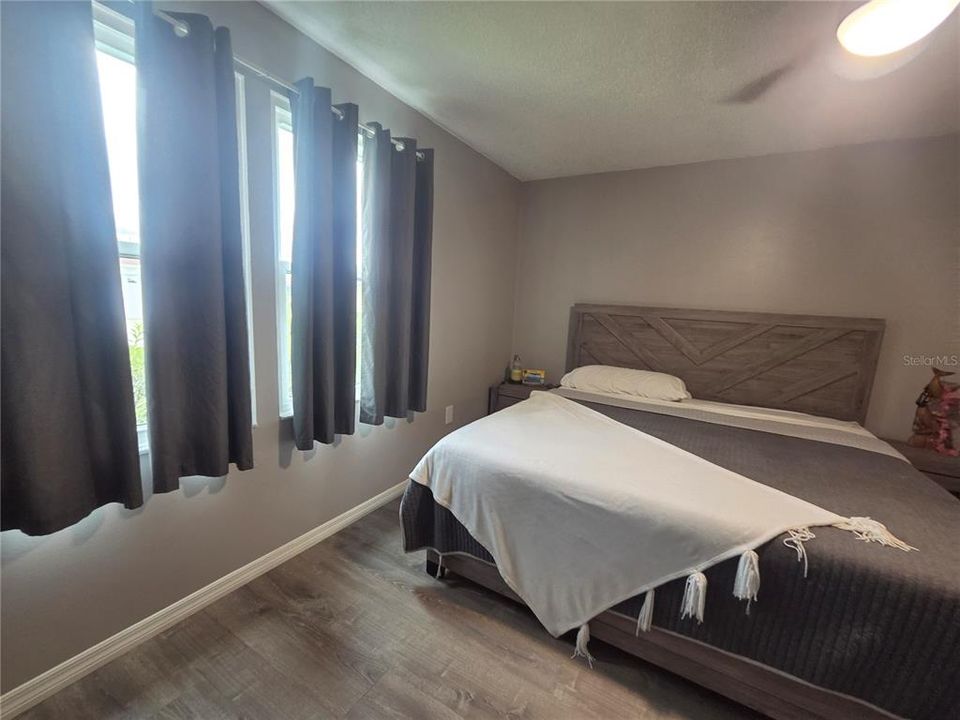 For Sale: $229,900 (2 beds, 2 baths, 946 Square Feet)