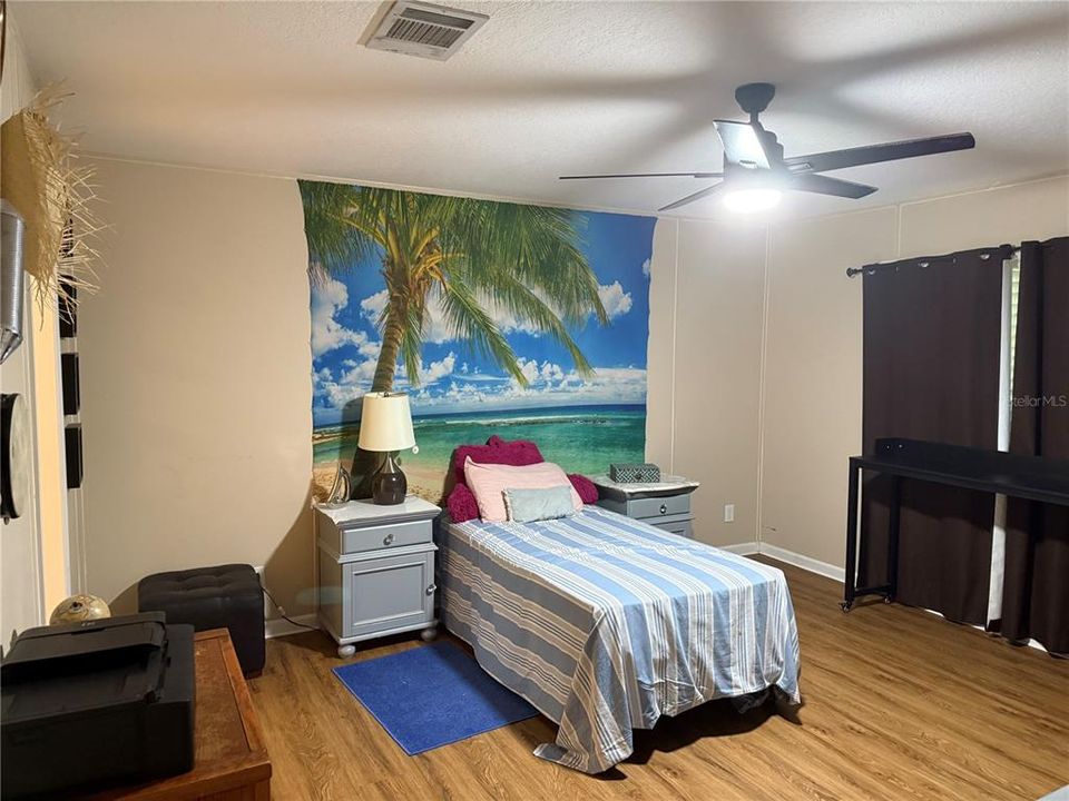 For Sale: $340,000 (4 beds, 2 baths, 1560 Square Feet)