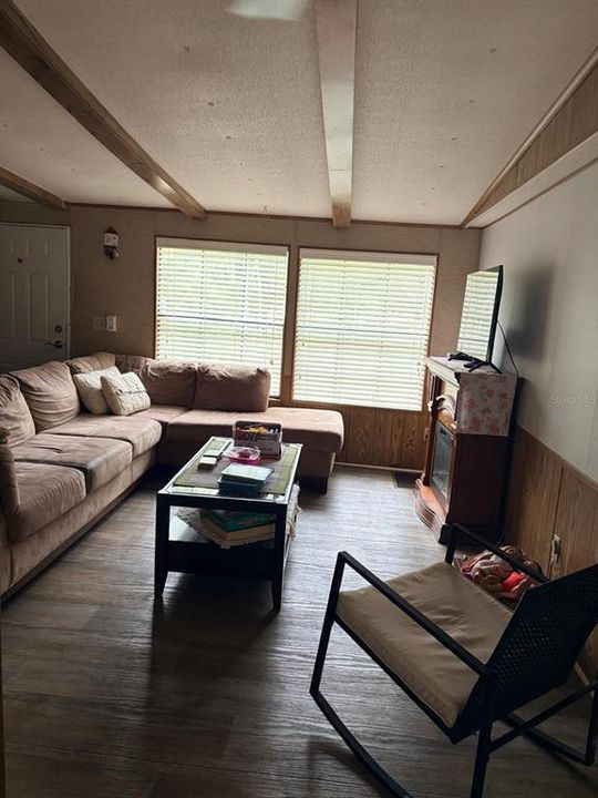 For Sale: $280,000 (3 beds, 2 baths, 1352 Square Feet)