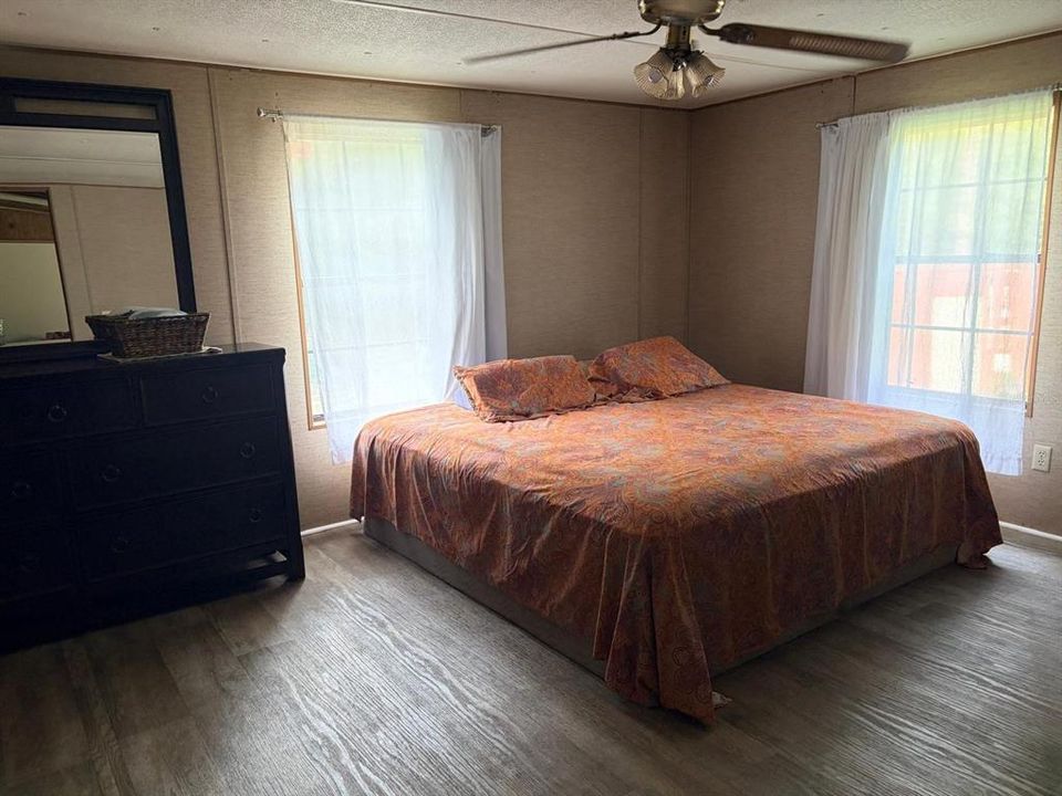 For Sale: $280,000 (3 beds, 2 baths, 1352 Square Feet)