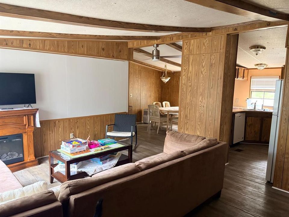 For Sale: $280,000 (3 beds, 2 baths, 1352 Square Feet)