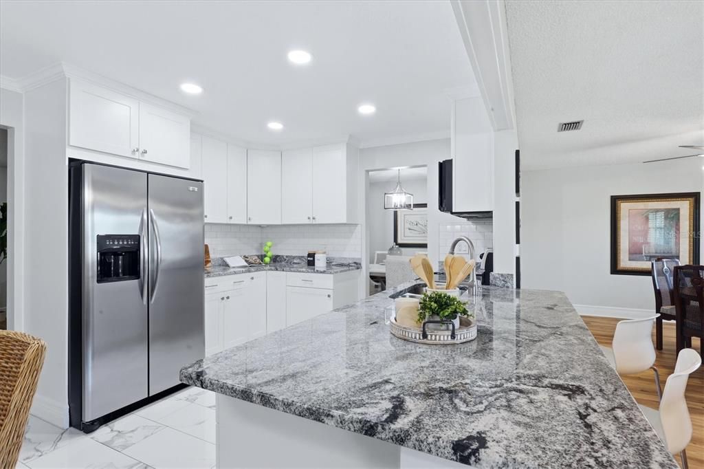 En Venta: $425,000 (3 camas, 2 baños, 1956 Pies cuadrados)