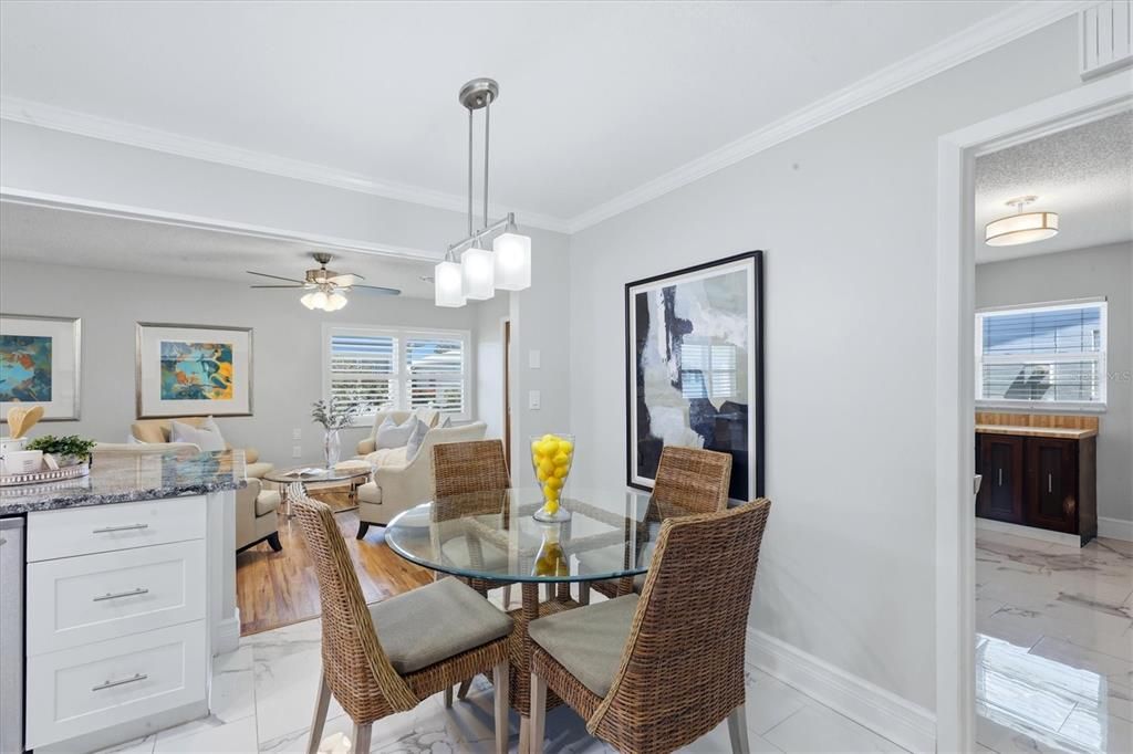 En Venta: $425,000 (3 camas, 2 baños, 1956 Pies cuadrados)