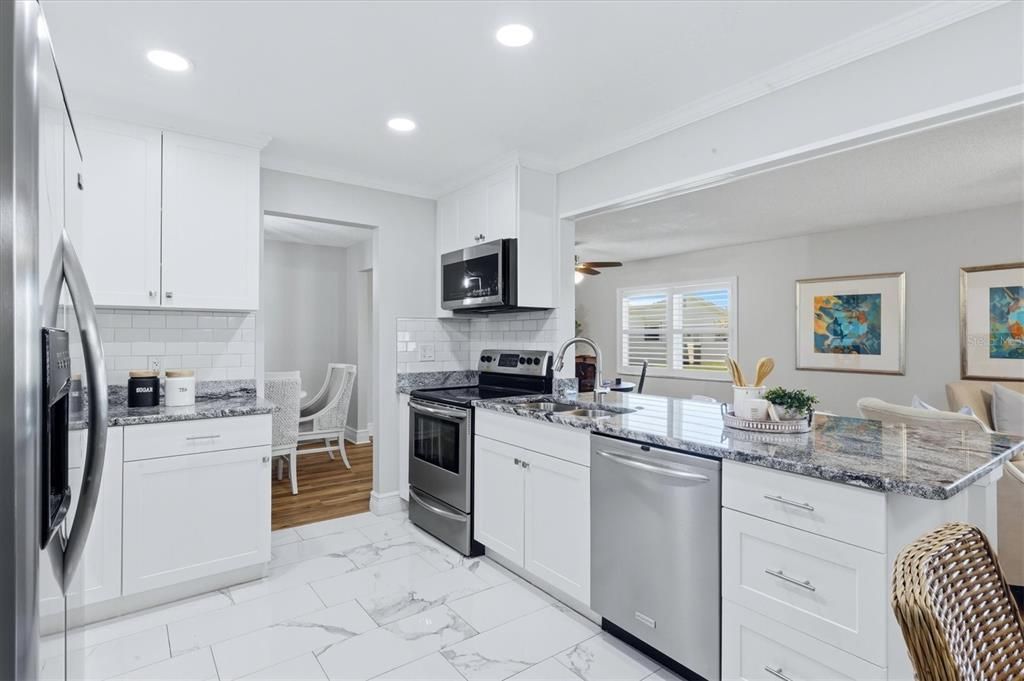 En Venta: $425,000 (3 camas, 2 baños, 1956 Pies cuadrados)