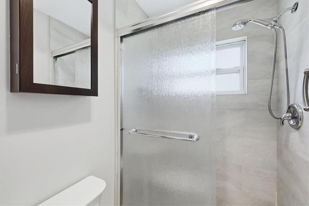 En Venta: $425,000 (3 camas, 2 baños, 1956 Pies cuadrados)