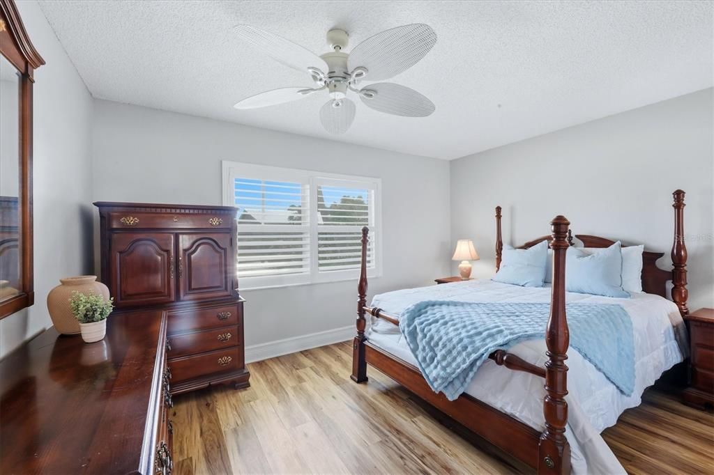 En Venta: $425,000 (3 camas, 2 baños, 1956 Pies cuadrados)