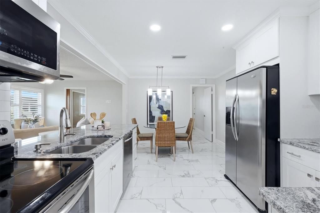 En Venta: $425,000 (3 camas, 2 baños, 1956 Pies cuadrados)