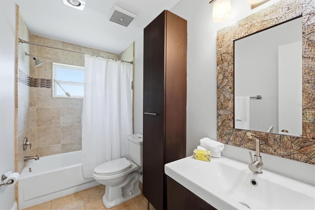 En Venta: $425,000 (3 camas, 2 baños, 1956 Pies cuadrados)