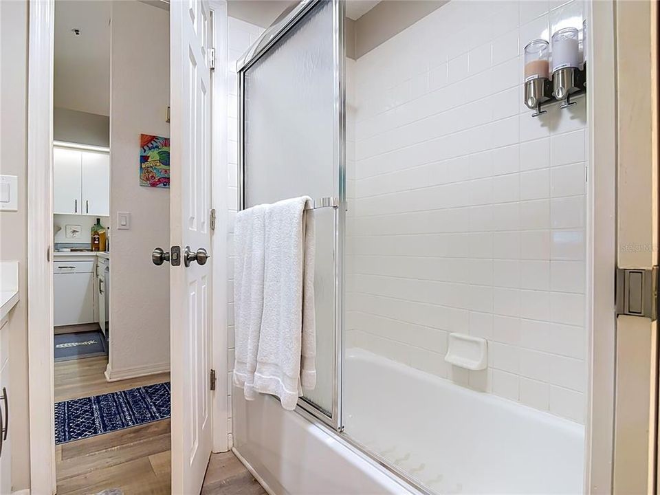 For Sale: $239,000 (1 beds, 1 baths, 820 Square Feet)