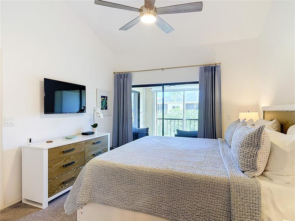 For Sale: $239,000 (1 beds, 1 baths, 820 Square Feet)